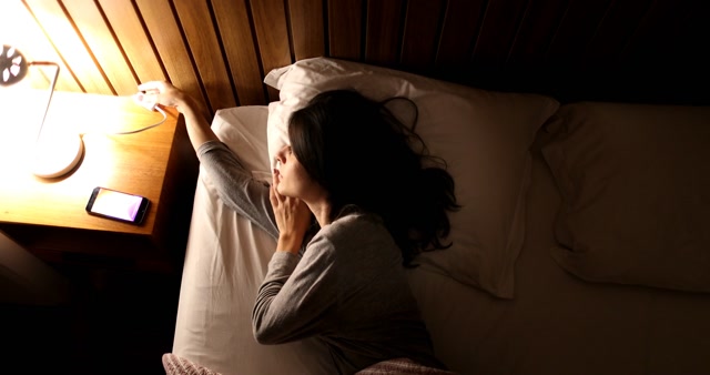 Mematikan Lampu Saat Tidur