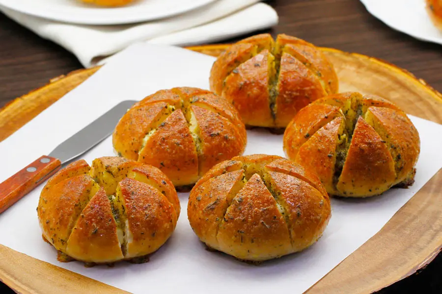 Korean Garlic Cheese Bread