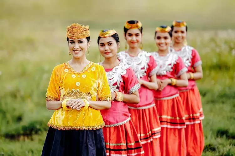 Pakaian Adat Tradisional