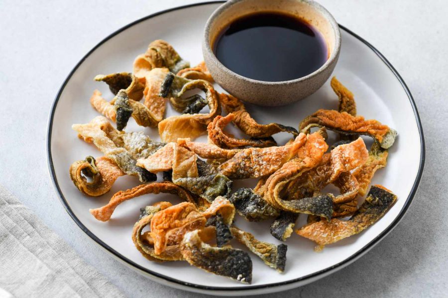 keripik kulit salmon