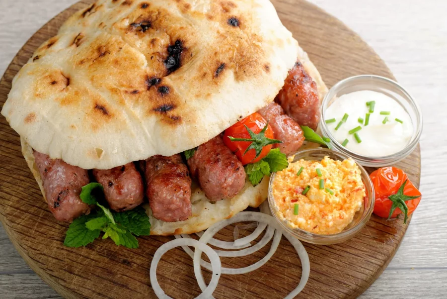 Cevapi dan Peka Khas Kroasia