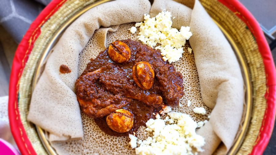 Injera dan Doro Wat