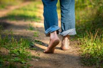 Jalan Kaki Tanpa Alas Kaki