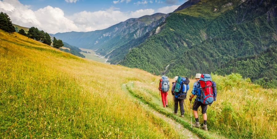 Trekking di Alam Bebas