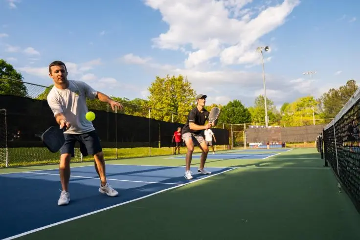 Bermain Pickleball
